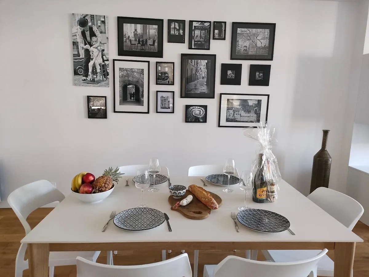 Holiday home La Maison Du Quai Triplex De Charme 4 Etoiles En Hyper Centre Avec Spa Landerneau France