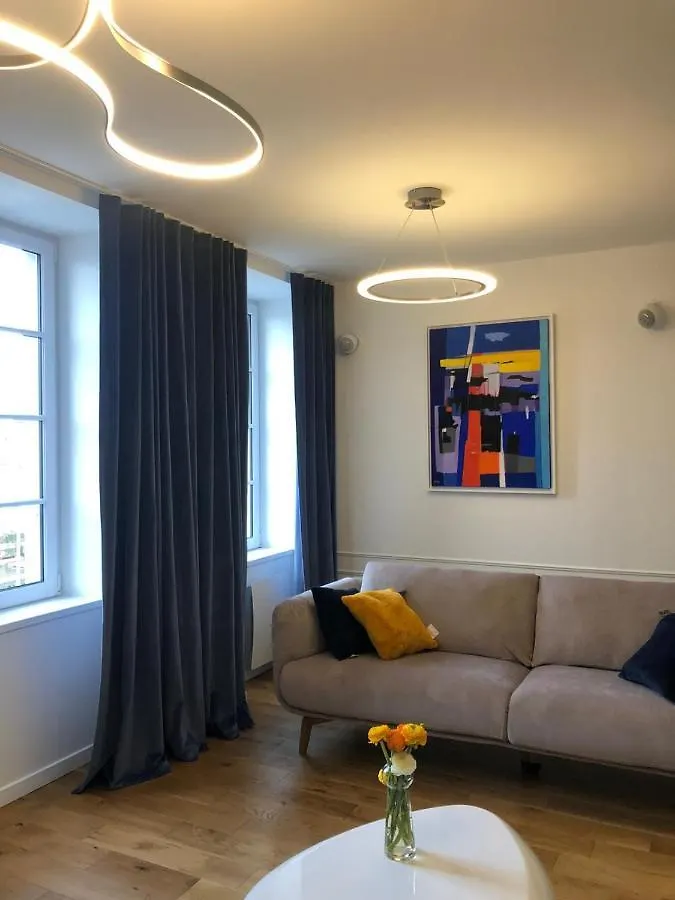 La Maison Du Quai Triplex De Charme 4 Etoiles En Hyper Centre Avec Spa Landerneau 0*,  France
