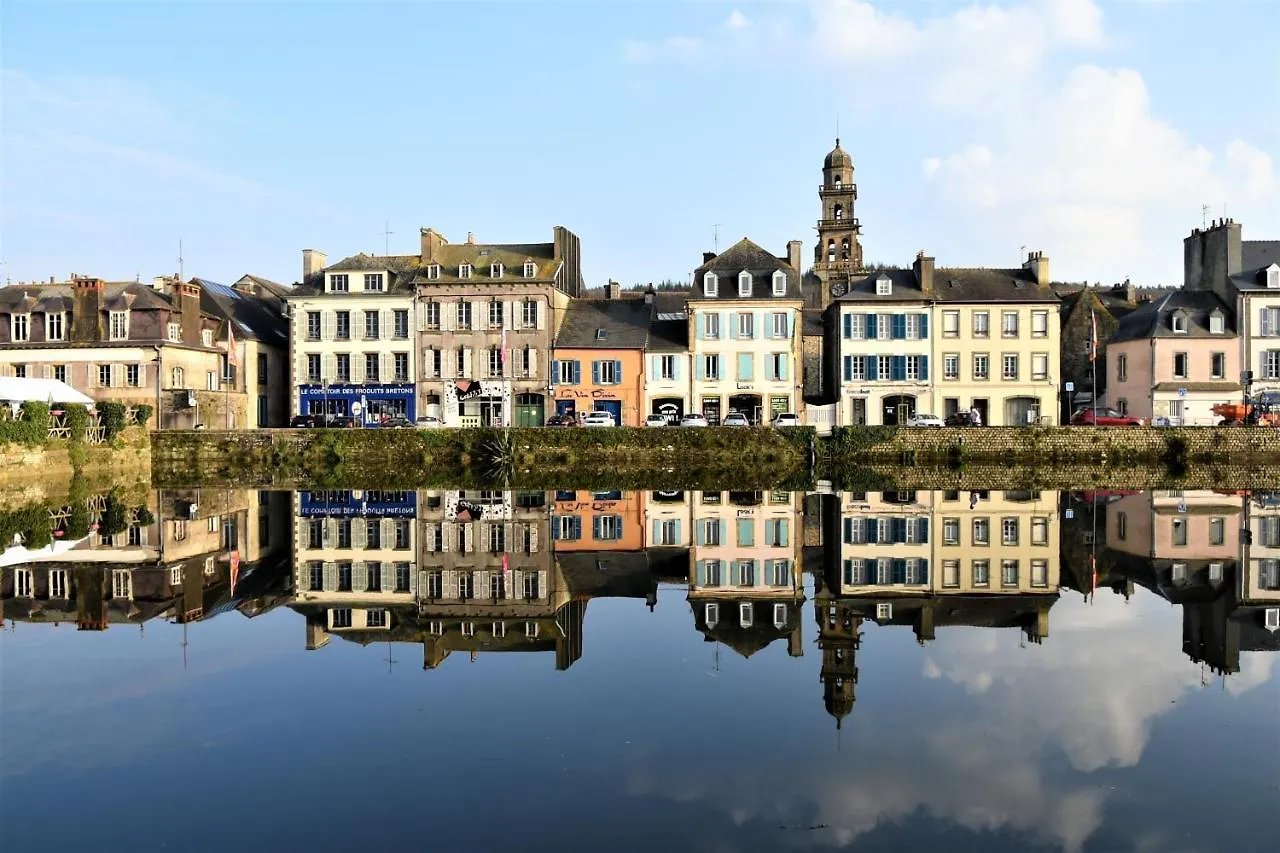 La Maison Du Quai Triplex De Charme 4 Etoiles En Hyper Centre Avec Spa Landerneau 0*,  France