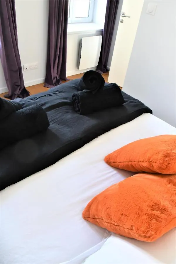 Holiday home La Maison Du Quai Triplex De Charme 4 Etoiles En Hyper Centre Avec Spa Landerneau