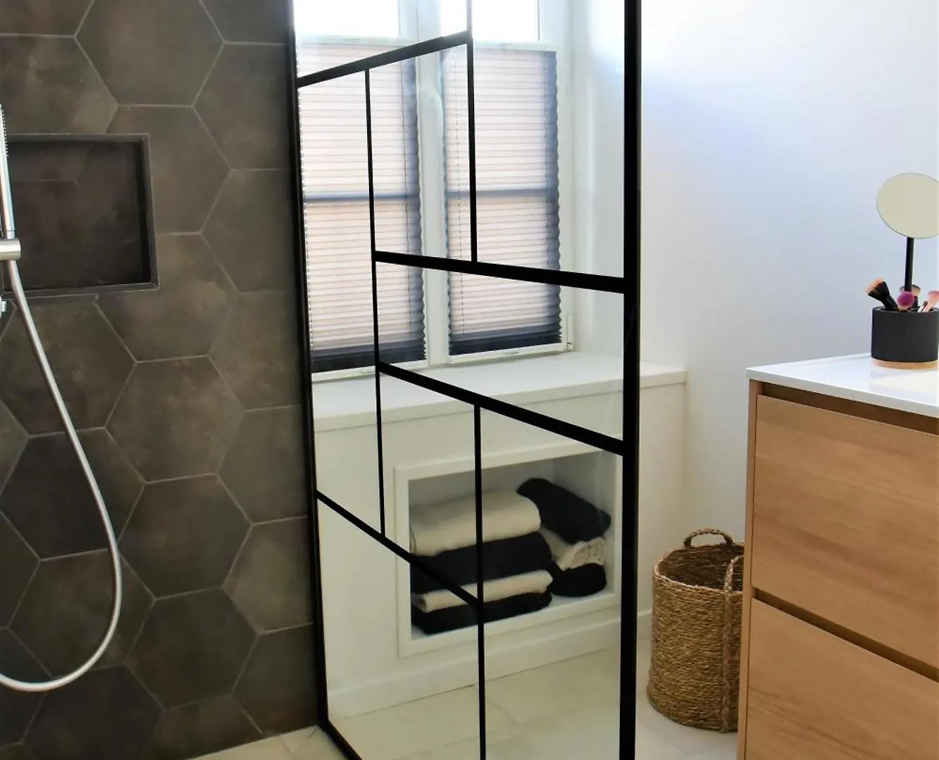 Holiday home La Maison Du Quai Triplex De Charme 4 Etoiles En Hyper Centre Avec Spa Landerneau France