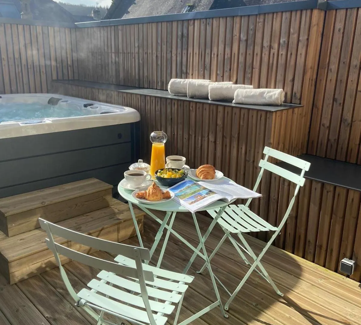 Holiday home La Maison Du Quai Triplex De Charme 4 Etoiles En Hyper Centre Avec Spa Landerneau