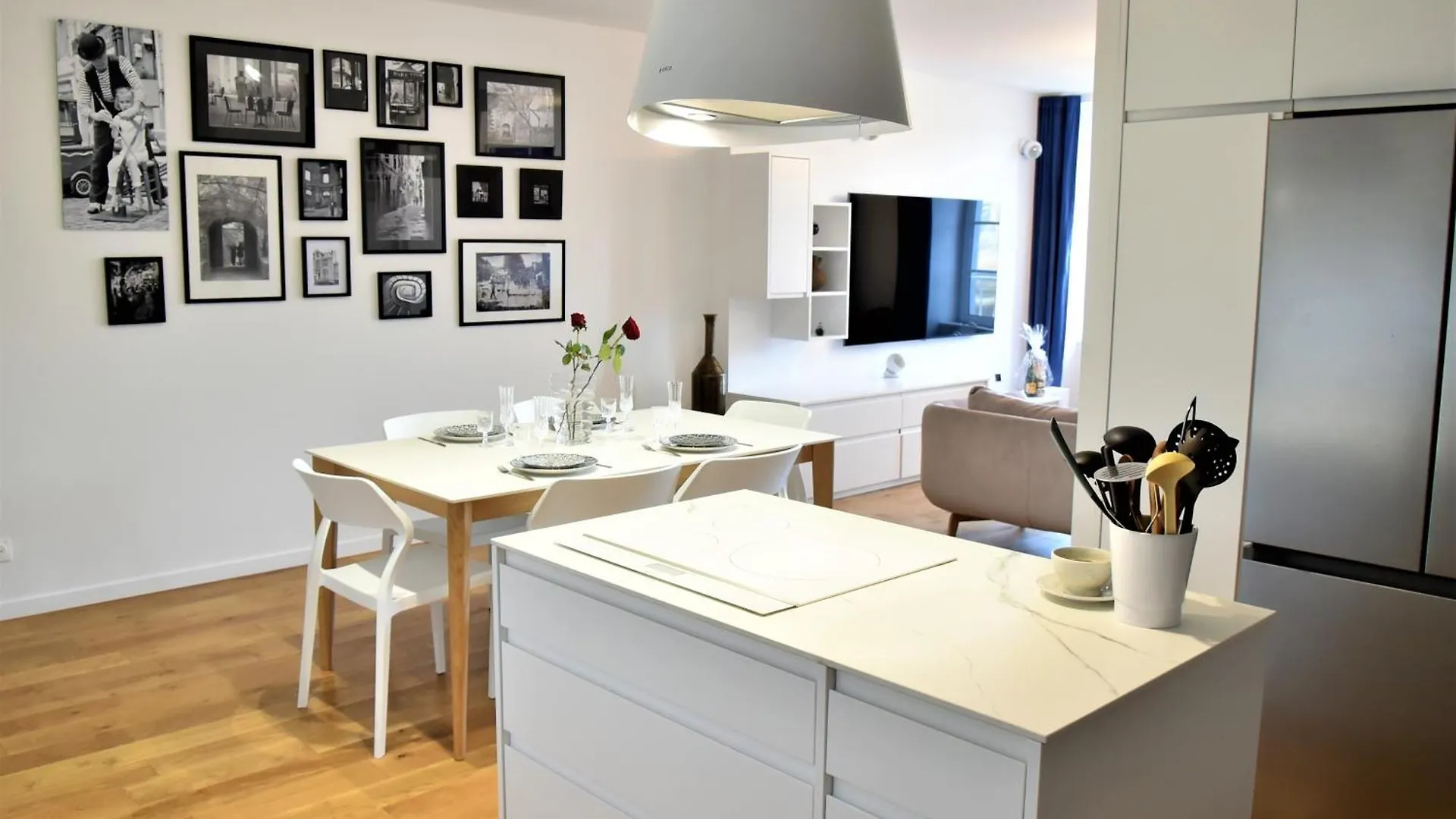 La Maison Du Quai Triplex De Charme 4 Etoiles En Hyper Centre Avec Spa Landerneau 0*,  France