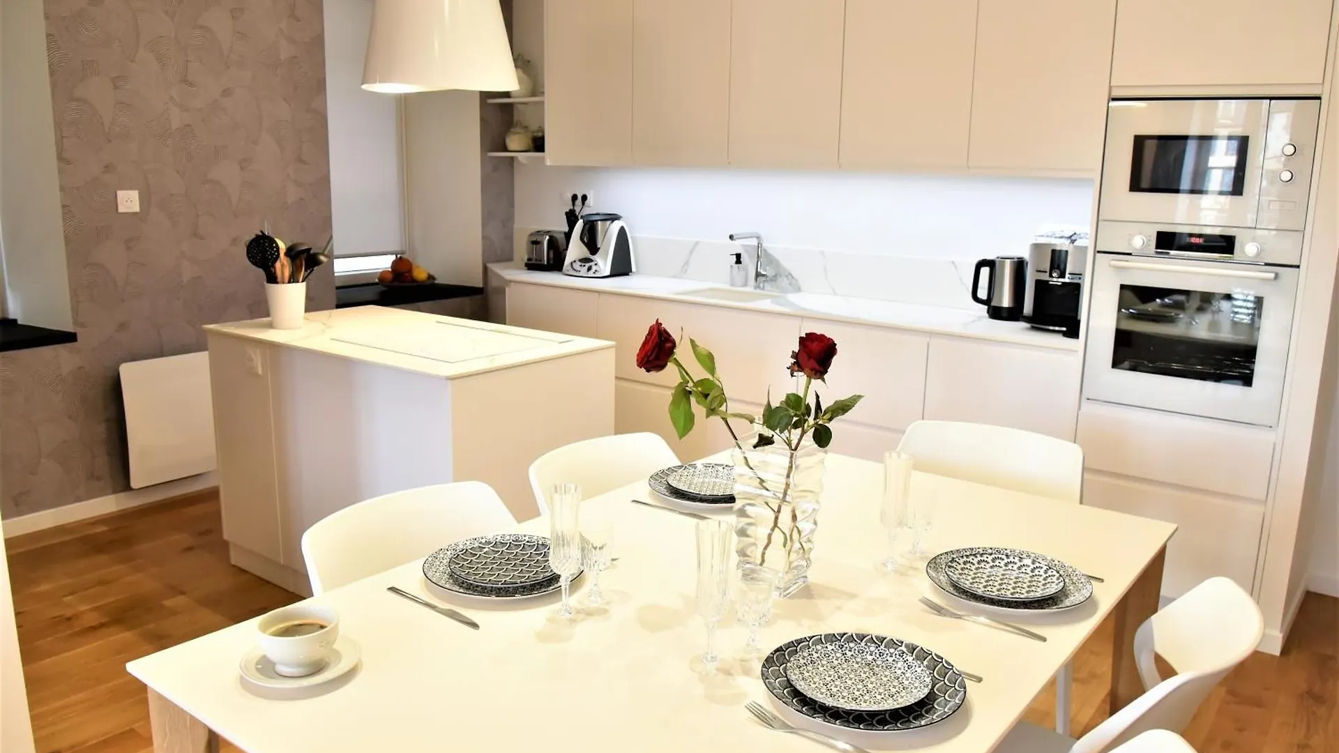 La Maison Du Quai Triplex De Charme 4 Etoiles En Hyper Centre Avec Spa Landerneau 0*,
